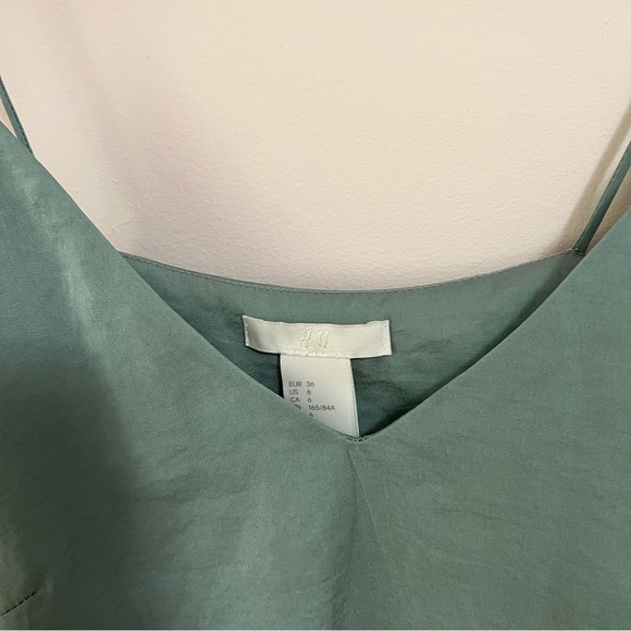 Cute V neck satin camisole in mint green size US 6- H&M - Picture 5 of 9